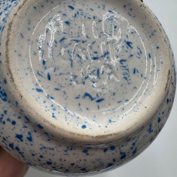 Vintage Art Pottery Blue And White Sponge Ware container with lid country Farmh - Picture 8 of 12